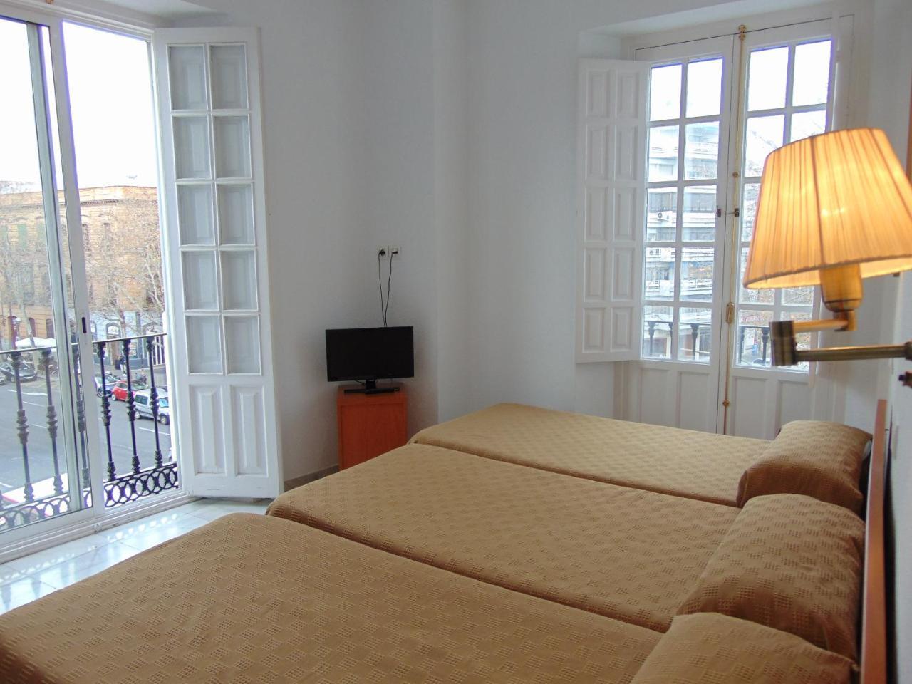 Hostal El Cairo Sevilla Exterior foto