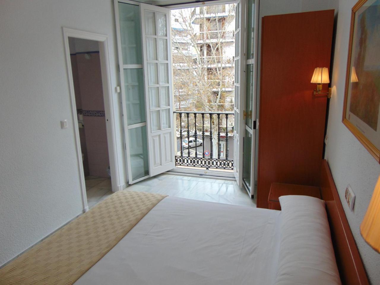 Hostal El Cairo Sevilla Exterior foto